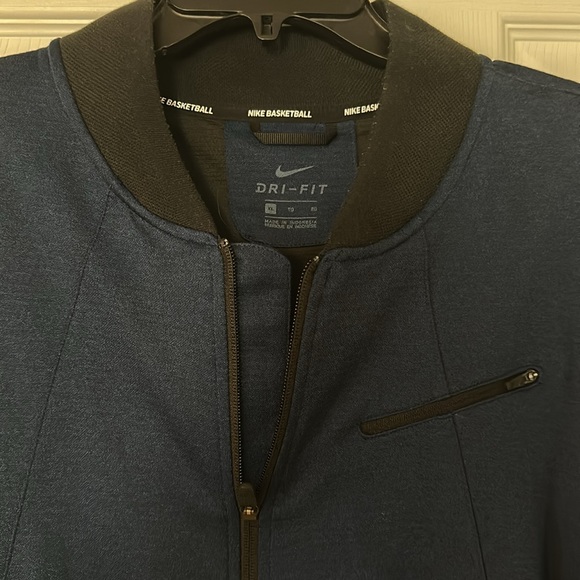 Nike Dryfit baske zip up jacket. Size XL - Picture 2 of 2